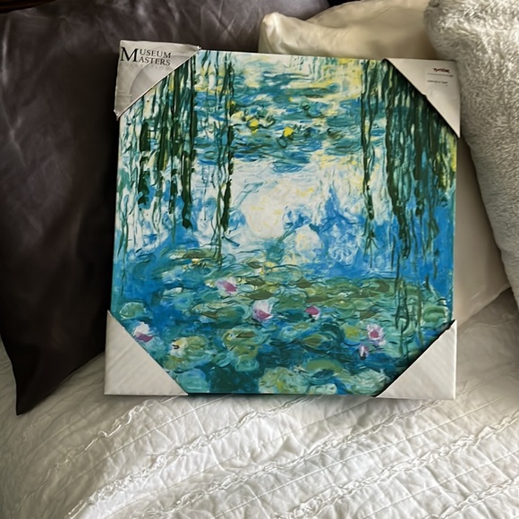 Decor - Picture 3 of 3